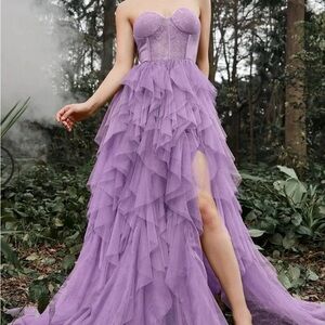 NWOT Elegant Lace Bodice Contrast Split Ruffle Layered Hem Tube Dress.